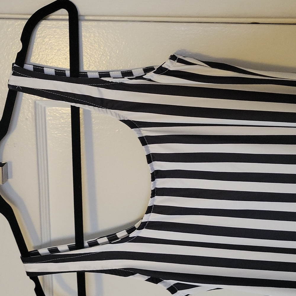 Dress - Picture 2 of 5